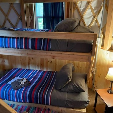 Nauti Otter Inn And Yurt Village Сюърд Стая снимка