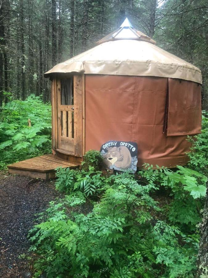 Nauti Otter Inn And Yurt Village Сюърд Екстериор снимка