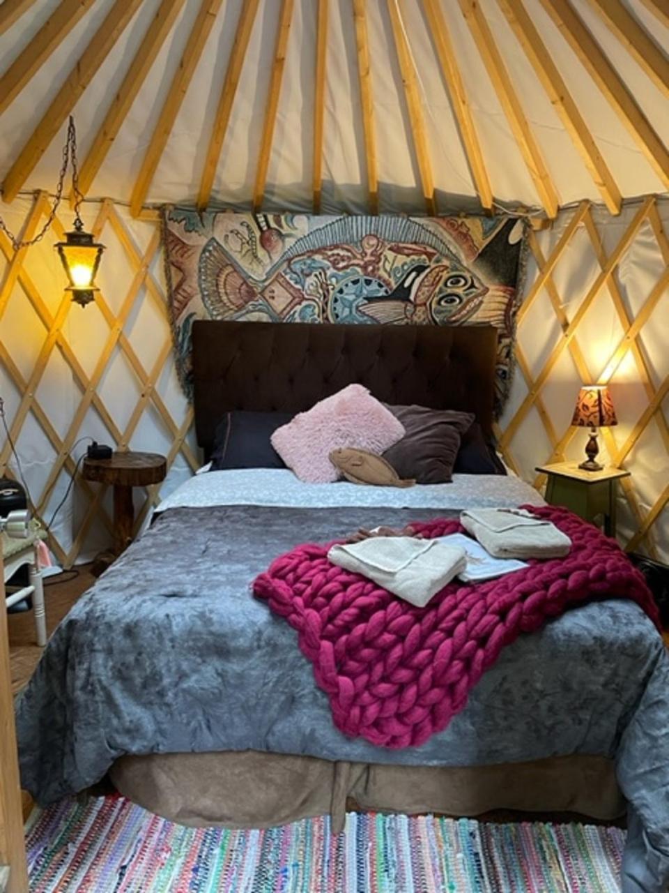 Nauti Otter Inn And Yurt Village Сюърд Стая снимка