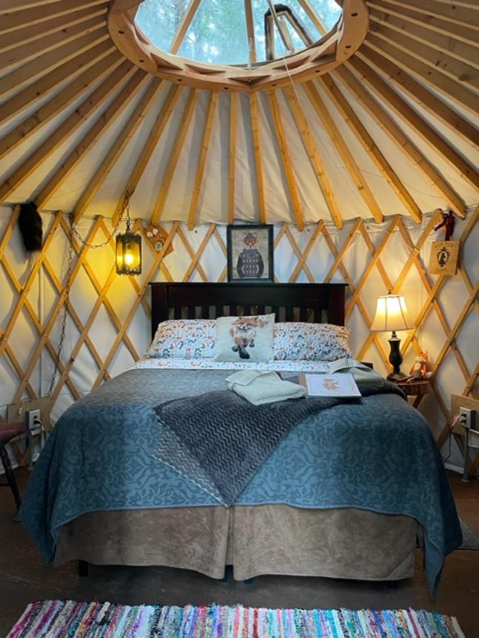 Nauti Otter Inn And Yurt Village Сюърд Стая снимка