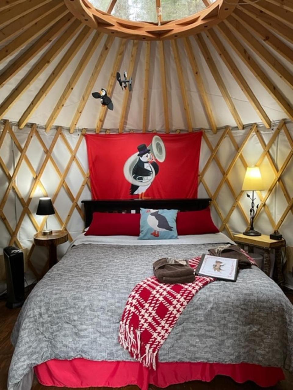Nauti Otter Inn And Yurt Village Сюърд Стая снимка