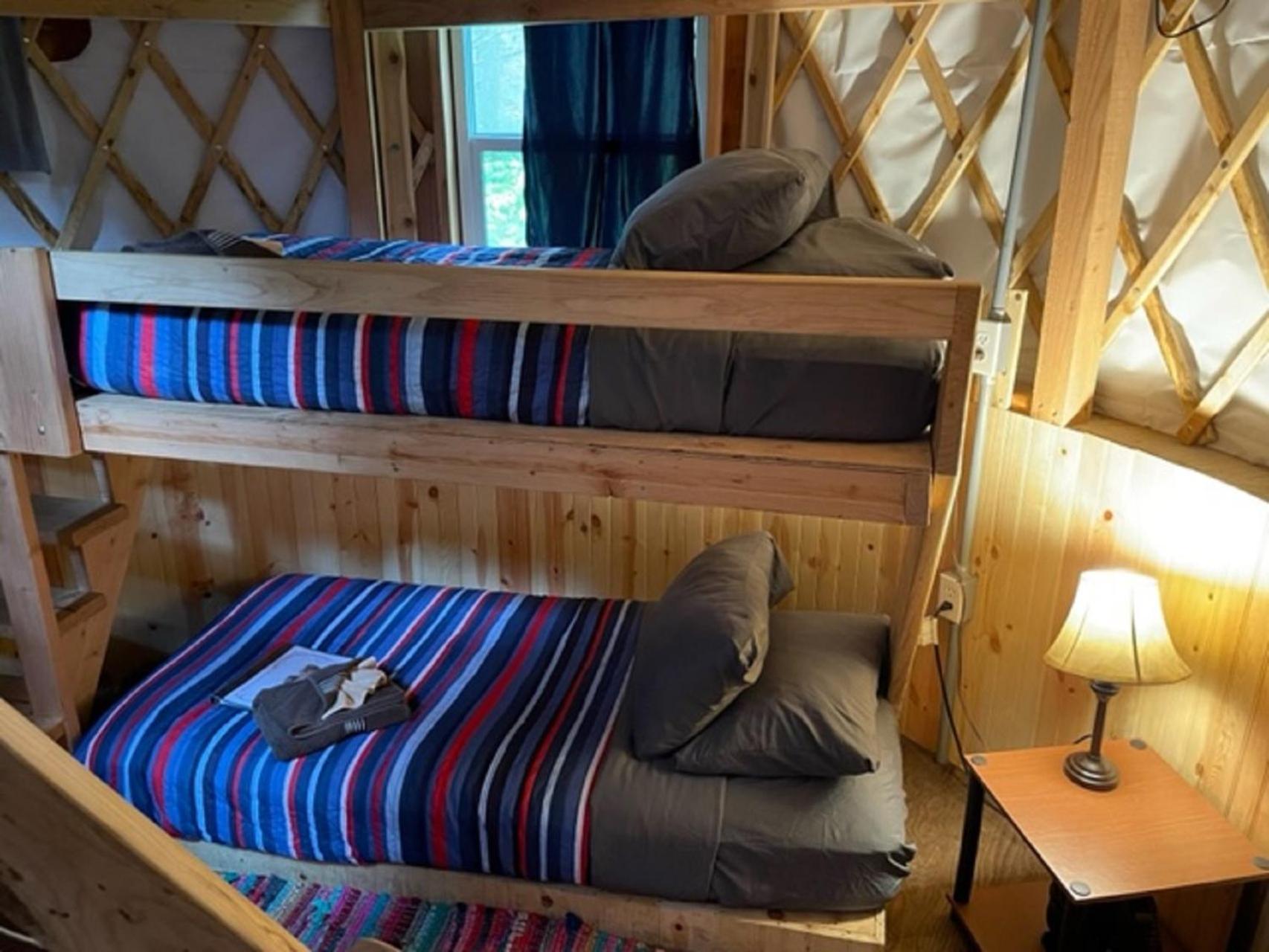 Nauti Otter Inn And Yurt Village Сюърд Стая снимка