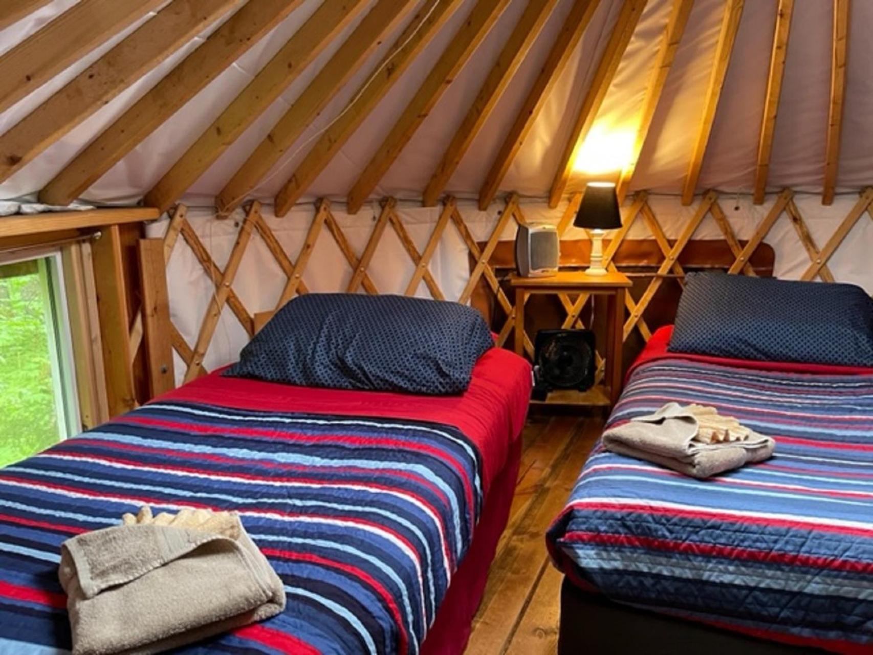 Nauti Otter Inn And Yurt Village Сюърд Стая снимка