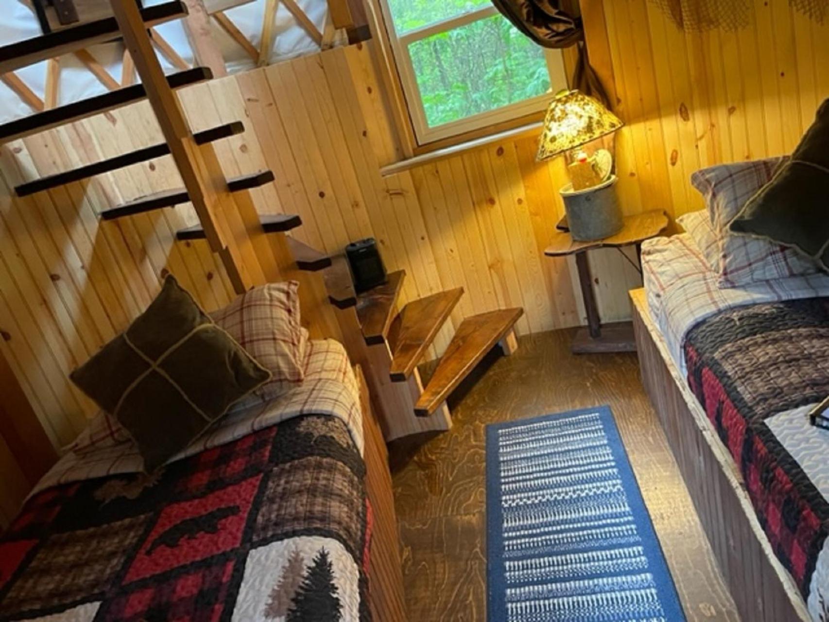 Nauti Otter Inn And Yurt Village Сюърд Стая снимка