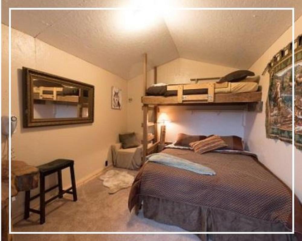 Nauti Otter Inn And Yurt Village Сюърд Стая снимка