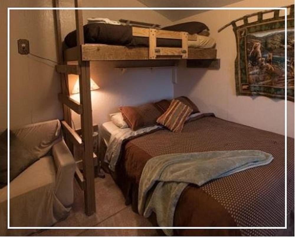 Nauti Otter Inn And Yurt Village Сюърд Стая снимка