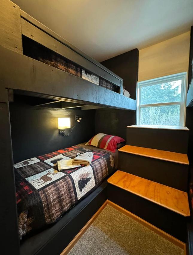 Nauti Otter Inn And Yurt Village Сюърд Стая снимка