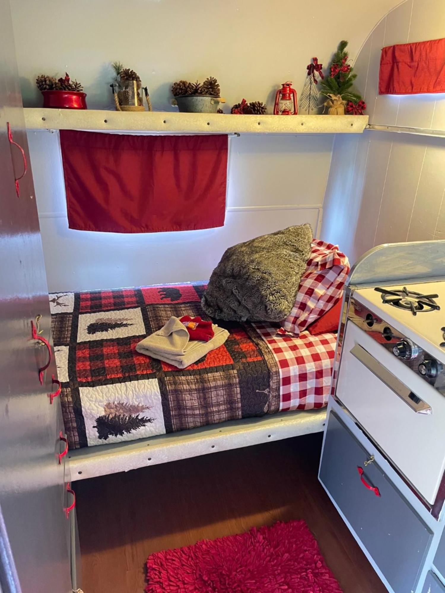 Nauti Otter Inn And Yurt Village Сюърд Стая снимка