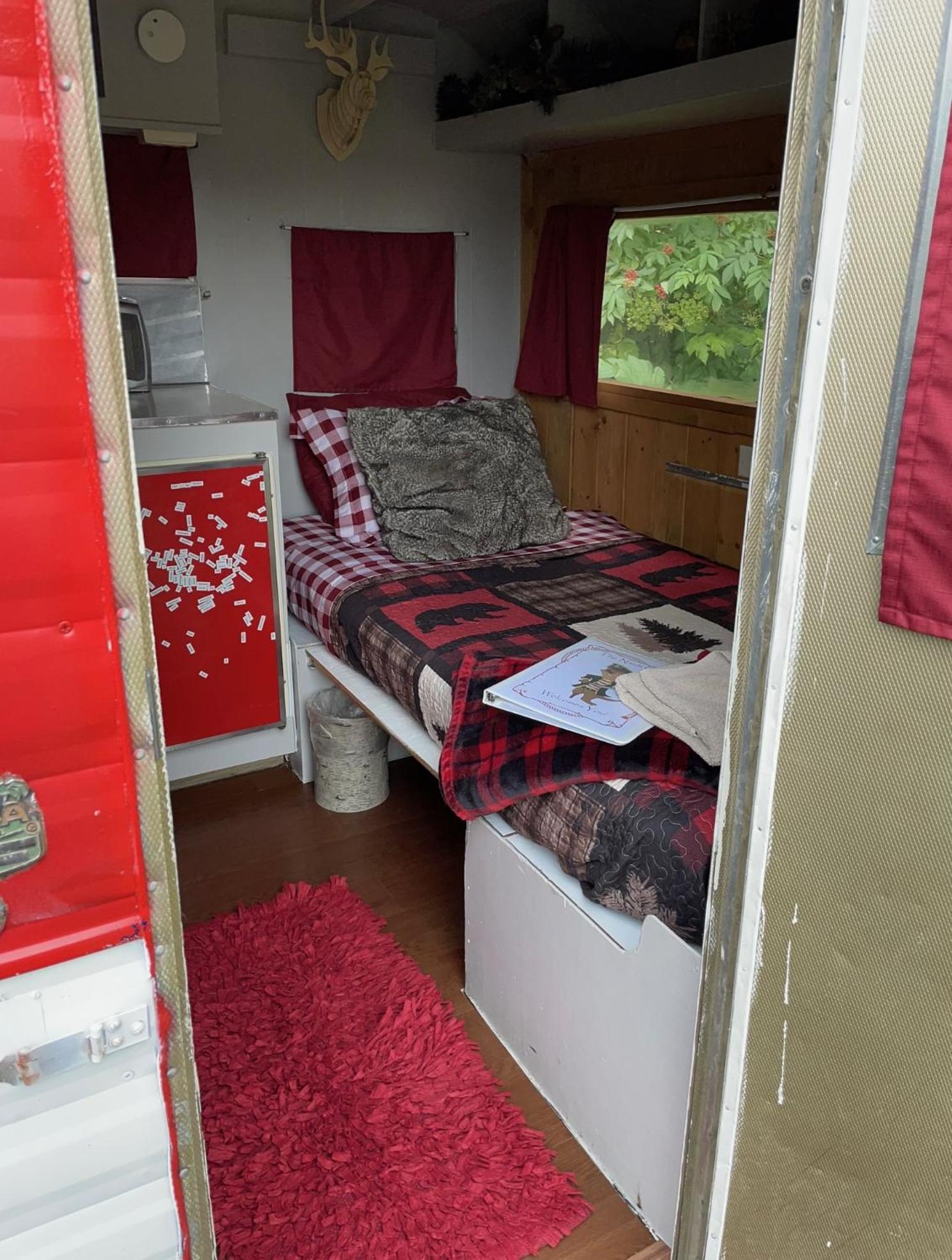 Nauti Otter Inn And Yurt Village Сюърд Стая снимка